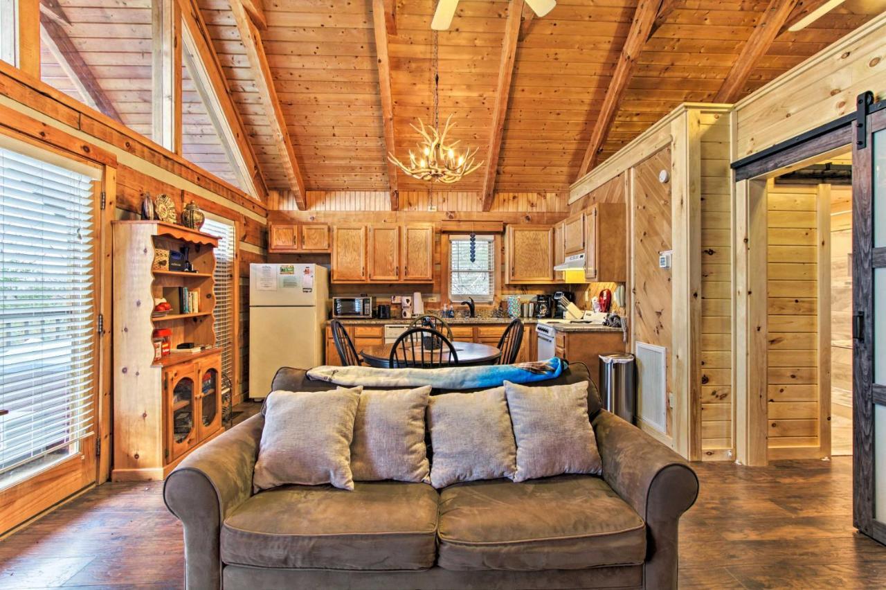 Sevierville Cabin With Private Hot Tub And Fireplace! Kültér fotó